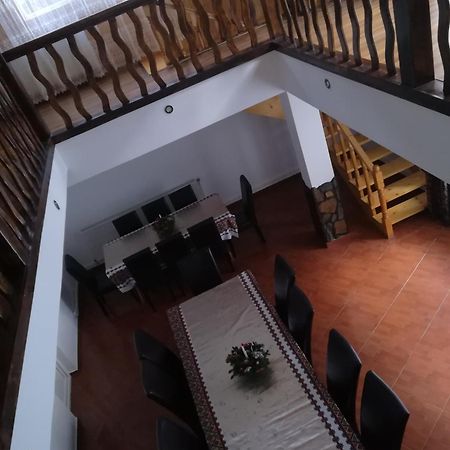 Rucăr Casa Raulヴィラ エクステリア 写真
