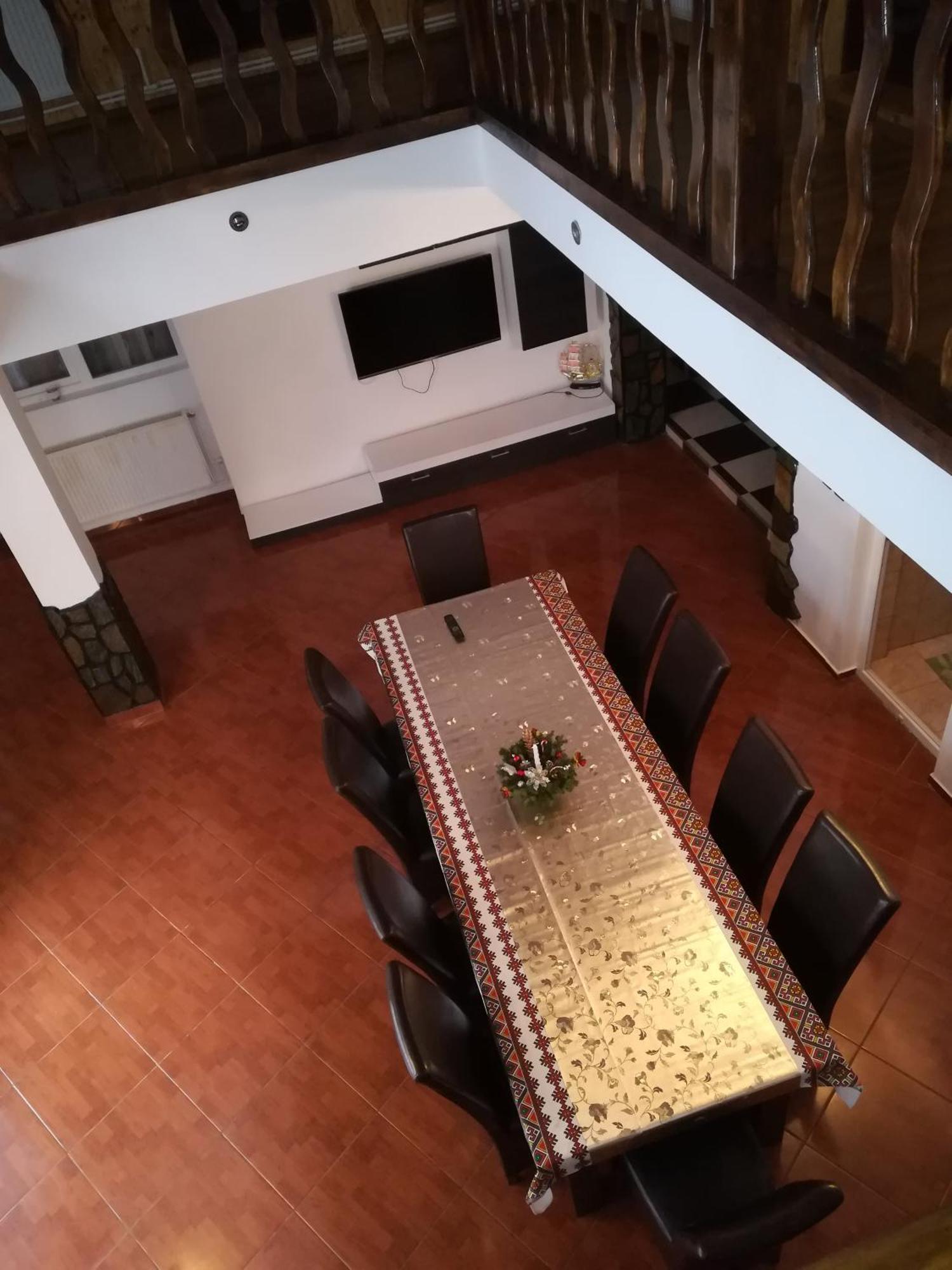 Rucăr Casa Raulヴィラ エクステリア 写真