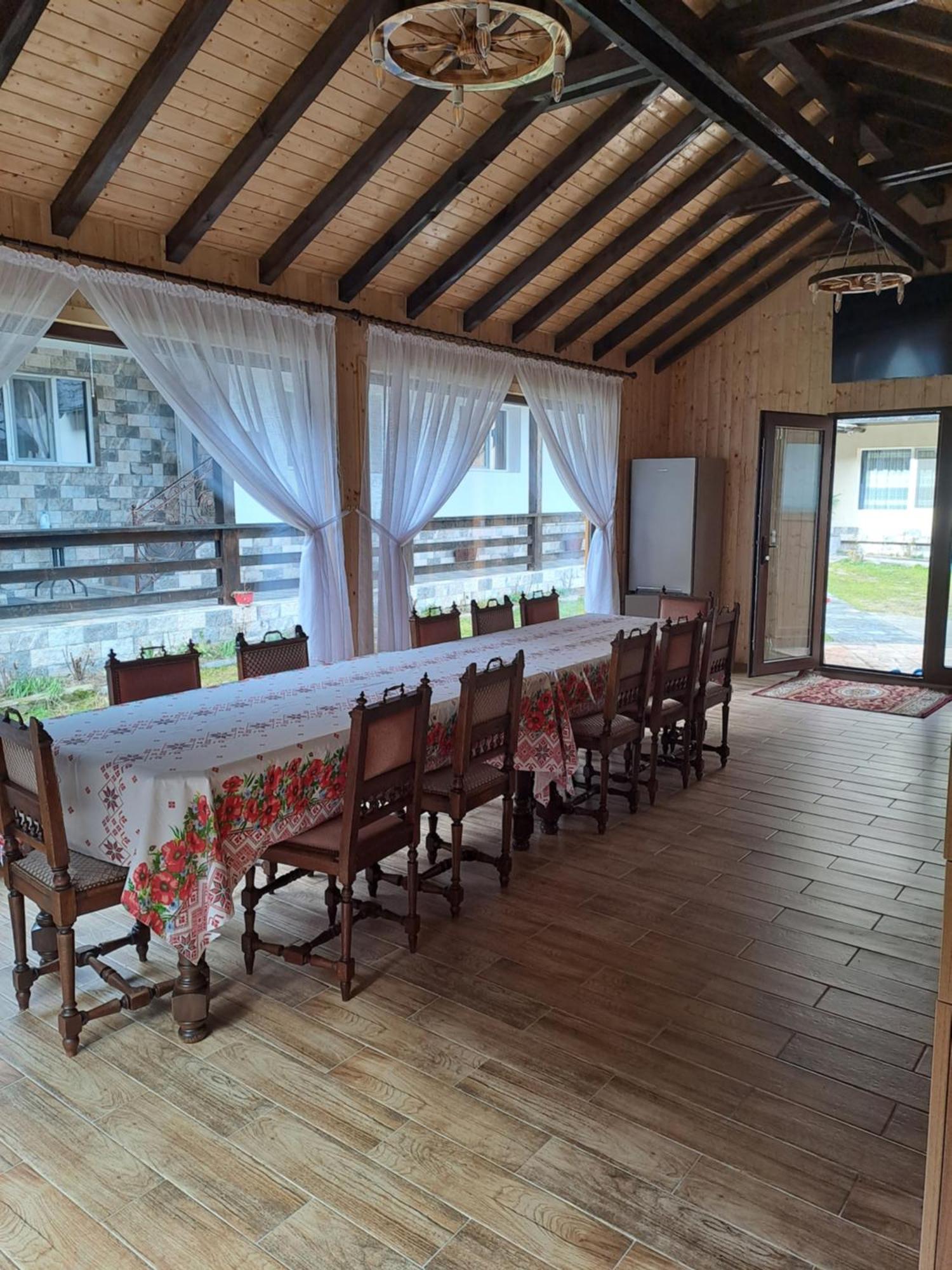 Rucăr Casa Raulヴィラ エクステリア 写真
